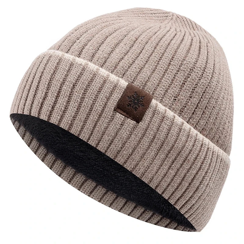 Gorro Macio com Malha Grossa e Detalhe de Etiqueta – Para Homens e Mulheres – (Promoção de Inverno 2025)
