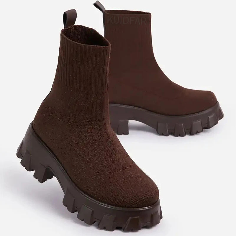 Bota Feminina com Plataforma Cano Curto (Promoção de Inverno 2025)