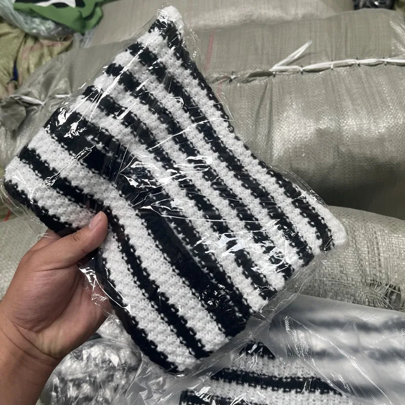 Gorro Feminino Listrado com Estilo Kawaii e Orelhas de Gato – (Promoção de Inverno 2025)