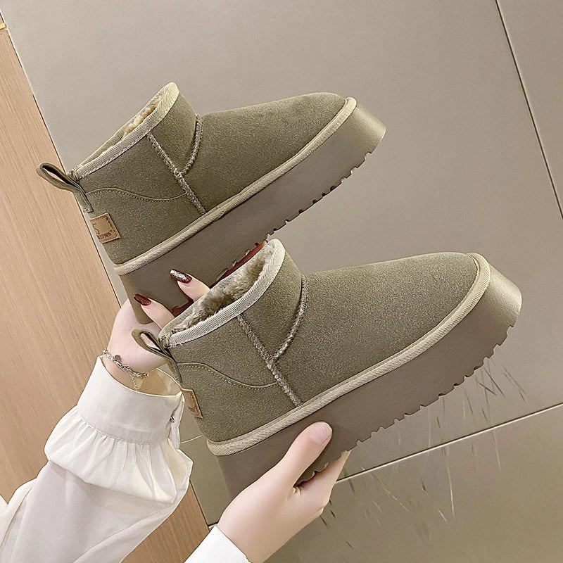 Bota Feminina Curta Acolchoada Plataforma Confortável - (Promoção de Inverno 2025)