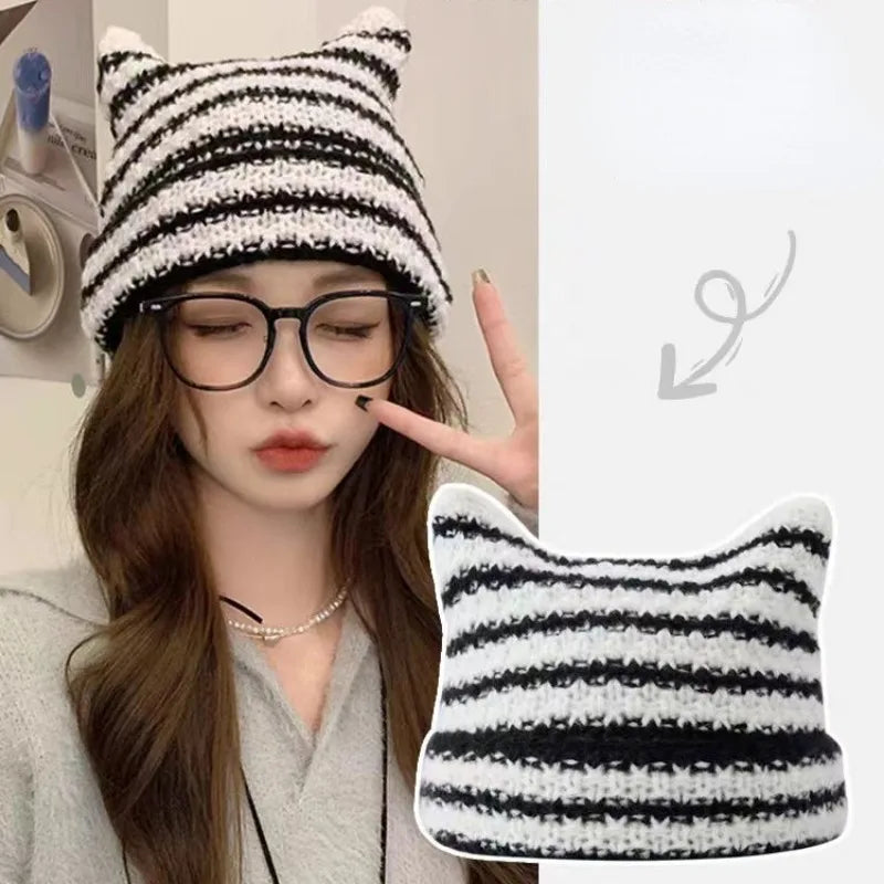 Gorro Feminino Listrado com Estilo Kawaii e Orelhas de Gato – (Promoção de Inverno 2025)