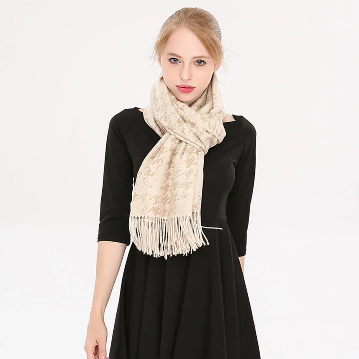 Cachecol Feminino Bicolor com Franjas e Tecido Tipo Cashmere – (Promoção de Inverno 2025)