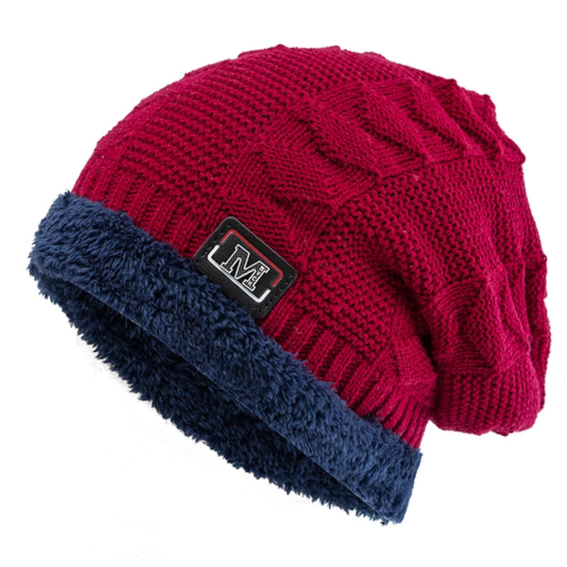 Touca de Inverno Unissex com Detalhe de Letra e Conforto Térmico Reforçado – (Promoção de Inverno 2025)