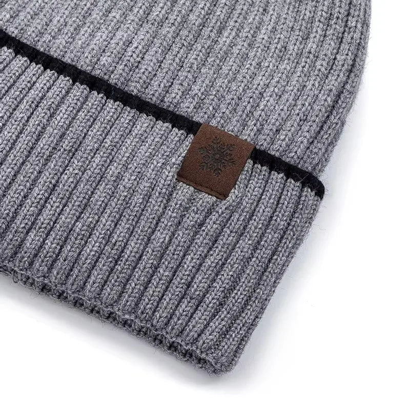 Gorro Macio com Malha Grossa e Detalhe de Etiqueta – Para Homens e Mulheres – (Promoção de Inverno 2025)