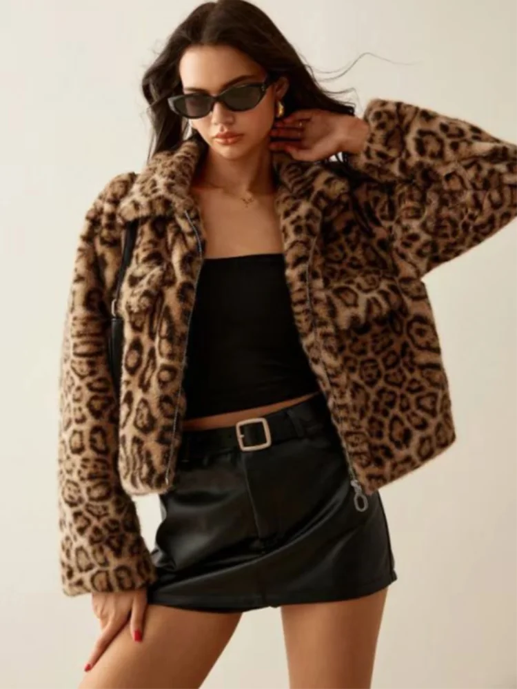 Jaqueta Feminina Estampada Forro Peluciado Fechamento em Zíper – (Promoção de Inverno 2025)