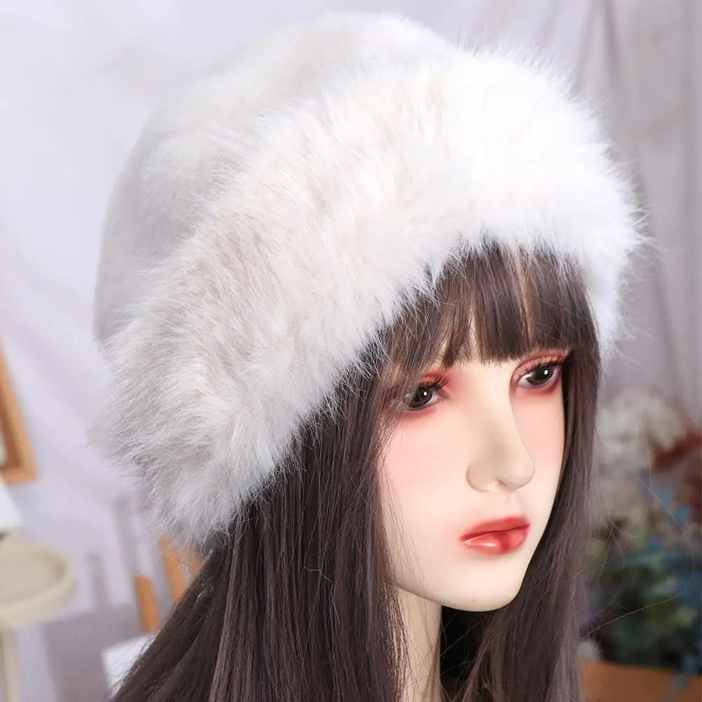 Chapéu Feminino de Inverno Estilo Coreano com Pelúcia Fofa – (Promoção de Inverno 2025)