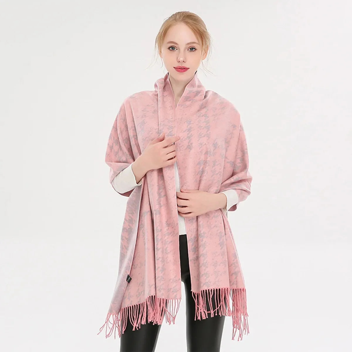 Cachecol Feminino Bicolor com Franjas e Tecido Tipo Cashmere – (Promoção de Inverno 2025)