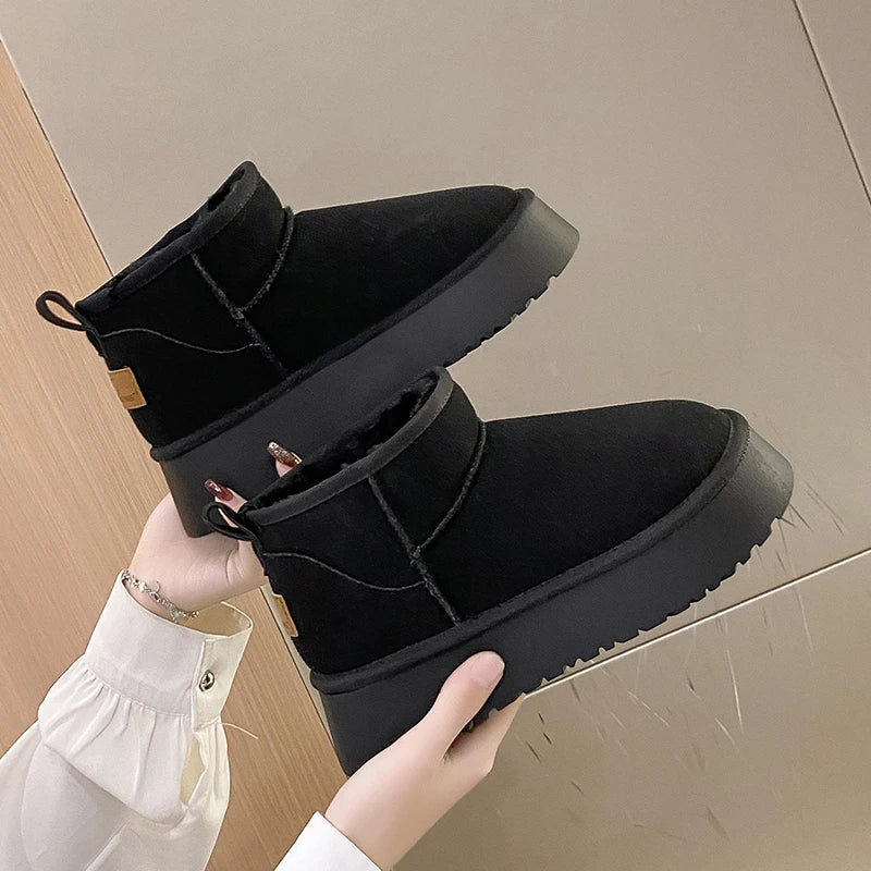 Bota Feminina Curta Acolchoada Plataforma Confortável - (Promoção de Inverno 2025)