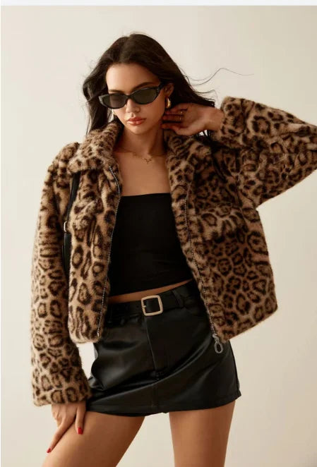 Jaqueta Feminina Estampada Forro Peluciado Fechamento em Zíper – (Promoção de Inverno 2025)