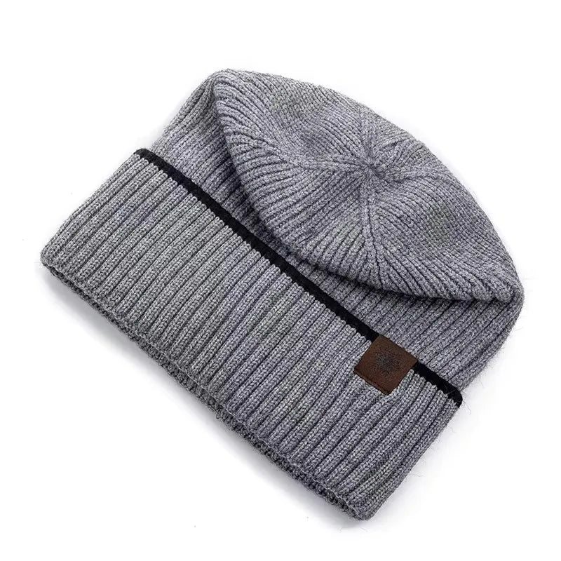 Gorro Macio com Malha Grossa e Detalhe de Etiqueta – Para Homens e Mulheres – (Promoção de Inverno 2025)