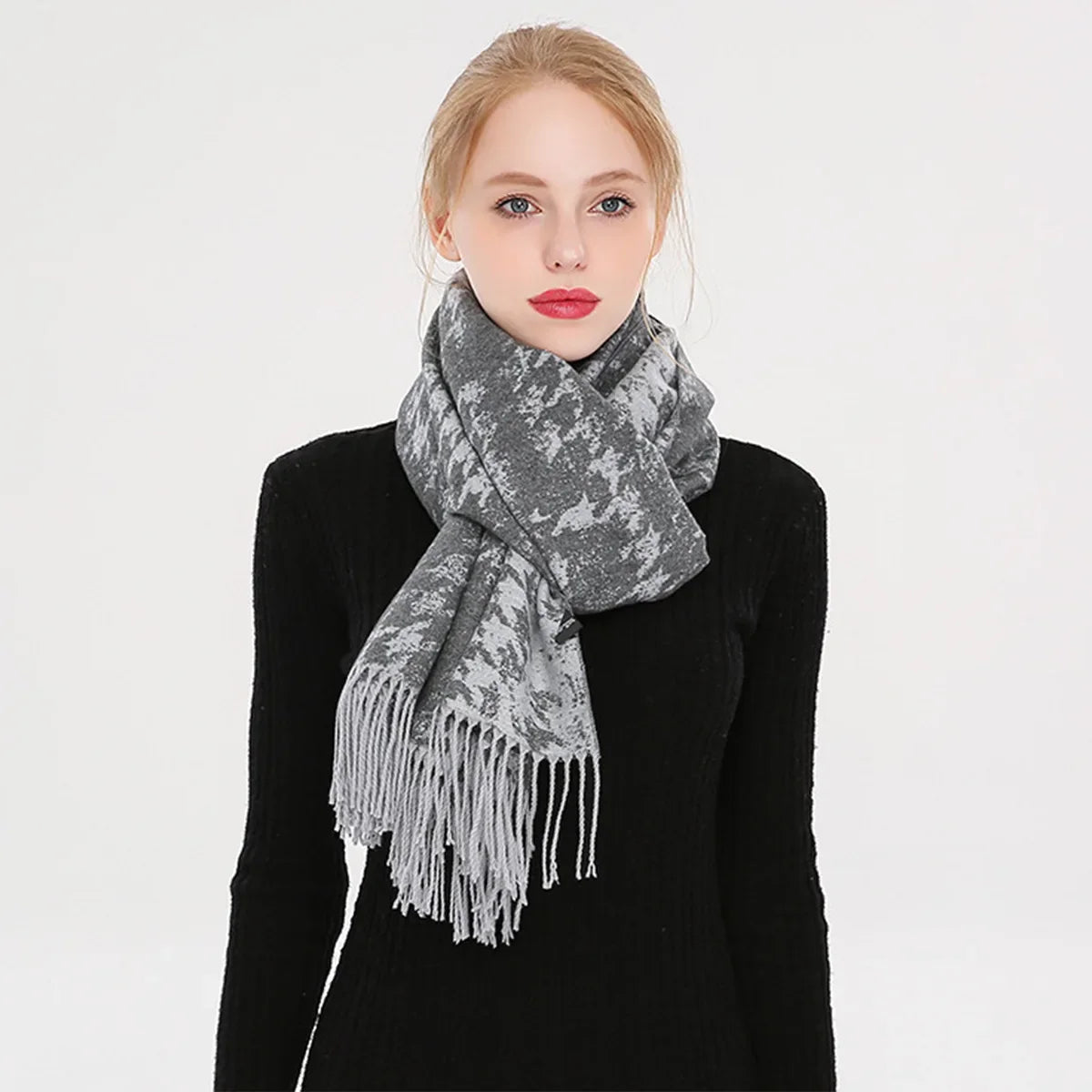 Cachecol Feminino Bicolor com Franjas e Tecido Tipo Cashmere – (Promoção de Inverno 2025)