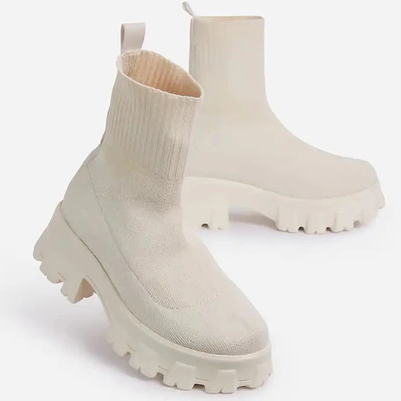 Bota Feminina com Plataforma Cano Curto (Promoção de Inverno 2025)