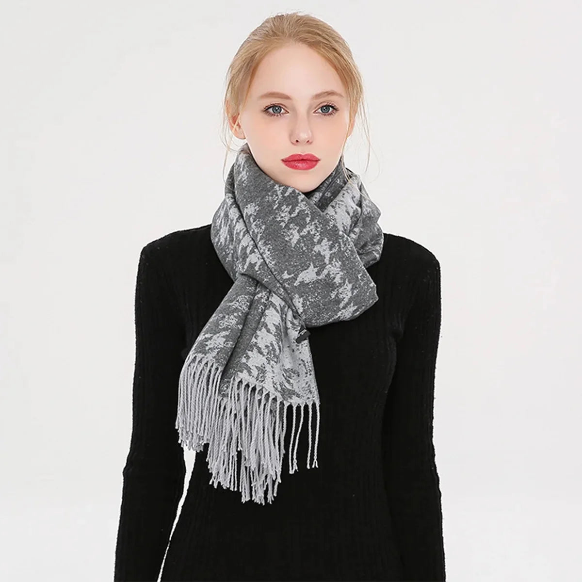Cachecol Feminino Bicolor com Franjas e Tecido Tipo Cashmere – (Promoção de Inverno 2025)