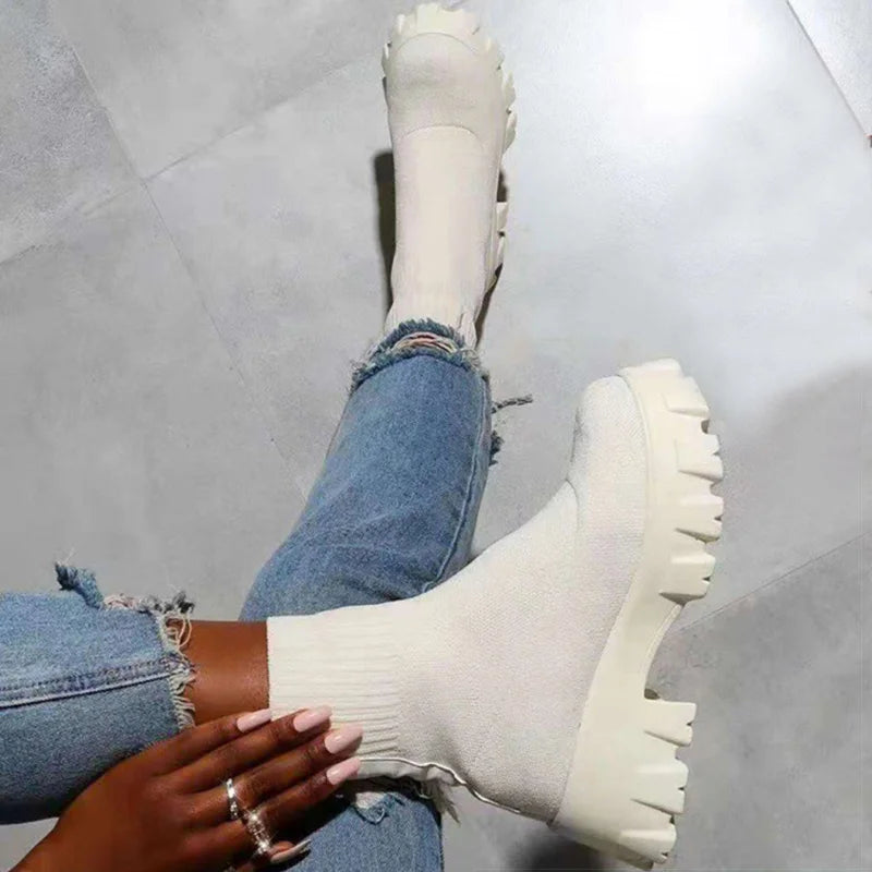 Bota Feminina com Plataforma Cano Curto (Promoção de Inverno 2025)