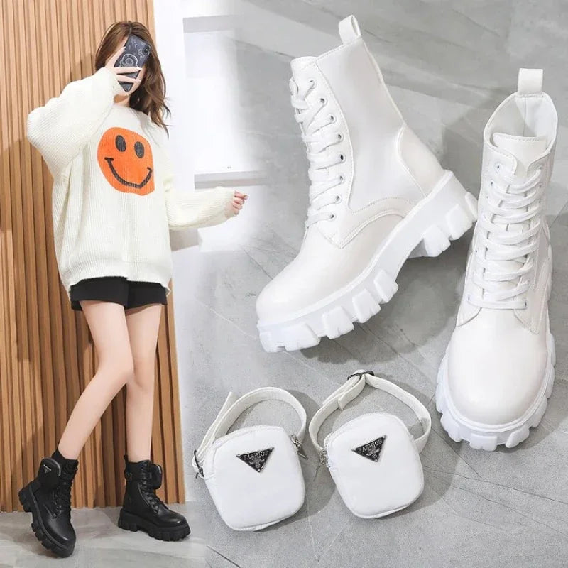 Bota Feminina Estilo Motoqueira com Cadarço Plataforma – (Promoção de Inverno 2025)
