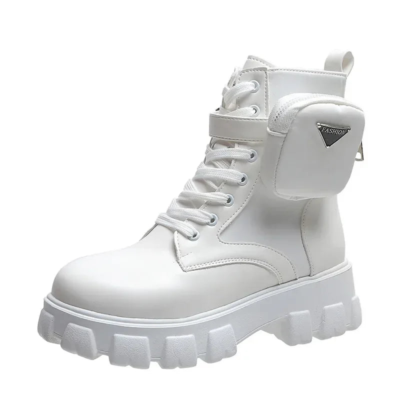 Bota Feminina Estilo Motoqueira com Cadarço Plataforma – (Promoção de Inverno 2025)
