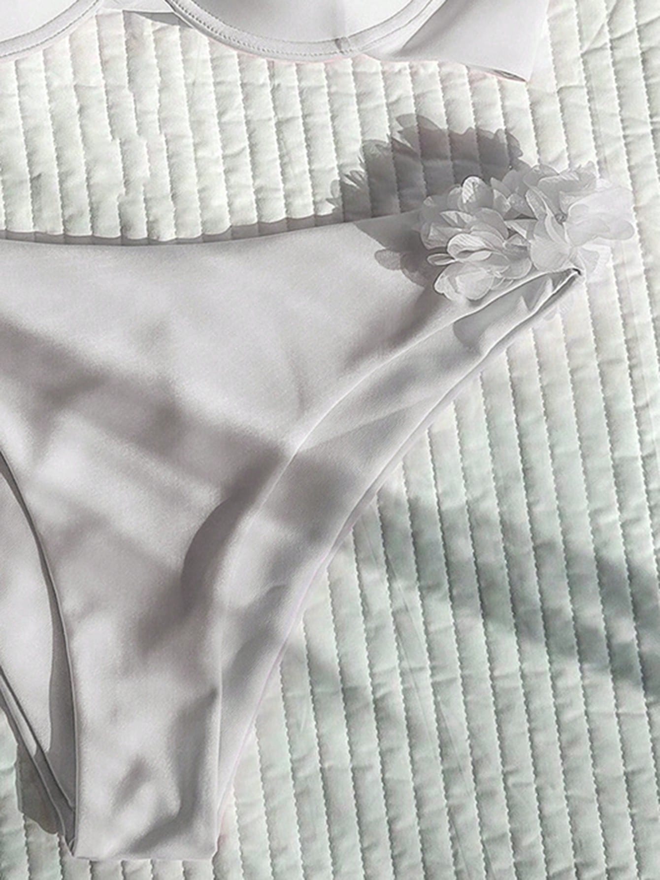 Biquíni V Com Detalhe Floral