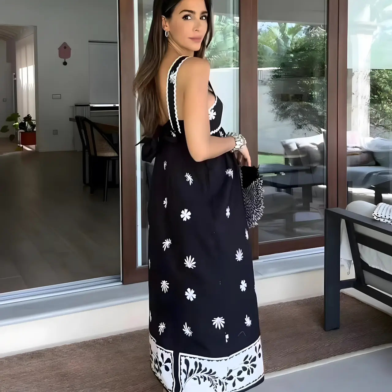 Vestido Midi Preto Bordado Elegante