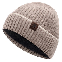 Gorro Macio com Malha Grossa e Detalhe de Etiqueta – Para Homens e Mulheres – (Promoção de Inverno 2025)