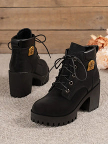 Bota Feminina Retrô de Cano Curto com Salto Grosso Bico Arredondado – (Promoção de Inverno 2025)