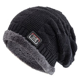 Touca de Inverno Unissex com Detalhe de Letra e Conforto Térmico Reforçado – (Promoção de Inverno 2025)