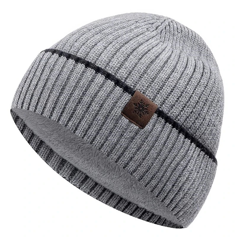 Gorro Macio com Malha Grossa e Detalhe de Etiqueta – Para Homens e Mulheres – (Promoção de Inverno 2025)