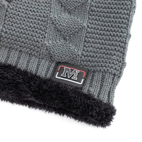Touca de Inverno Unissex com Detalhe de Letra e Conforto Térmico Reforçado – (Promoção de Inverno 2025)