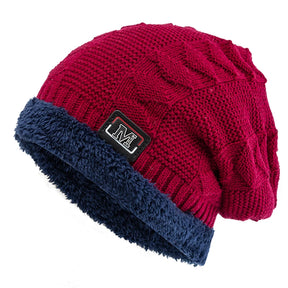 Touca de Inverno Unissex com Detalhe de Letra e Conforto Térmico Reforçado – (Promoção de Inverno 2025)