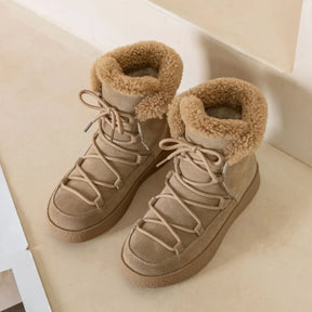 Bota Plataforma Feminina com Forro Peluciado Estilo Moderno Solado Grosso – (Promoção de Inverno 2025)