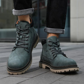 Bota Masculina de Cano Alto para Trilhas com Design Artesanal Solado Antiderrapante – (Promoção de Inverno 2025)