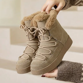 Bota Plataforma Feminina com Forro Peluciado Estilo Moderno Solado Grosso – (Promoção de Inverno 2025)