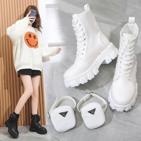 Bota Feminina Estilo Motoqueira com Cadarço Plataforma – (Promoção de Inverno 2025)
