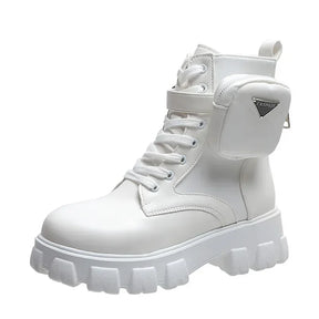 Bota Feminina Estilo Motoqueira com Cadarço Plataforma – (Promoção de Inverno 2025)