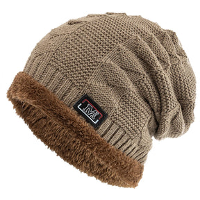 Touca de Inverno Unissex com Detalhe de Letra e Conforto Térmico Reforçado – (Promoção de Inverno 2025)