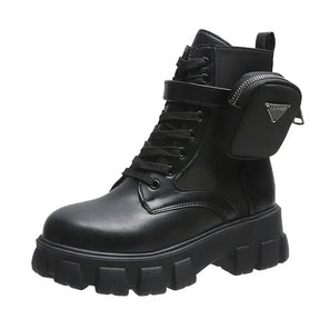 Bota Feminina Estilo Motoqueira com Cadarço Plataforma – (Promoção de Inverno 2025)