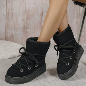 Bota Feminina com Solado Grosso e Cadarço Conforto Para o Inverno – (Promoção de Inverno 2025)