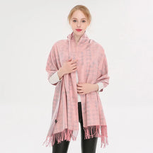Cachecol Feminino Bicolor com Franjas e Tecido Tipo Cashmere – (Promoção de Inverno 2025)
