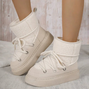 Bota Feminina com Solado Grosso e Cadarço Conforto Para o Inverno – (Promoção de Inverno 2025)