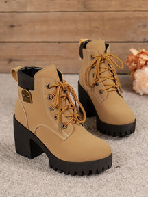 Bota Feminina Retrô de Cano Curto com Salto Grosso Bico Arredondado – (Promoção de Inverno 2025)