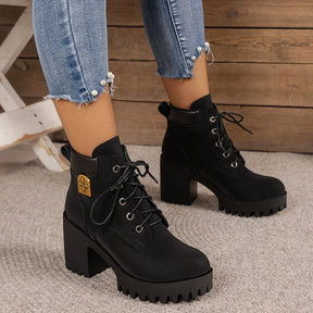 Bota Feminina Retrô de Cano Curto com Salto Grosso Bico Arredondado – (Promoção de Inverno 2025)