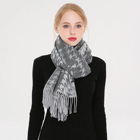 Cachecol Feminino Bicolor com Franjas e Tecido Tipo Cashmere – (Promoção de Inverno 2025)