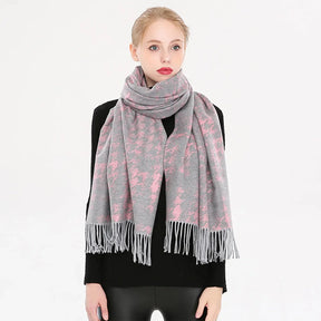Cachecol Feminino Bicolor com Franjas e Tecido Tipo Cashmere – (Promoção de Inverno 2025)