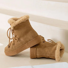 Bota Plataforma Feminina com Forro Peluciado Estilo Moderno Solado Grosso – (Promoção de Inverno 2025)