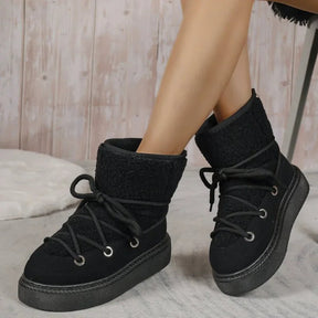Bota Feminina com Solado Grosso e Cadarço Conforto Para o Inverno – (Promoção de Inverno 2025)